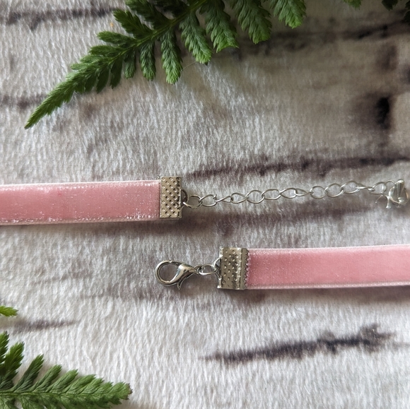 2/15$🖤 Bat choker - Picture 3 of 3